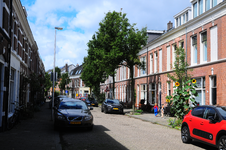 904615 Gezicht in de Zandhofsestraat te Utrecht, vanaf de Bekkerstraat, uit het oosten.